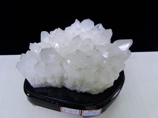 白水晶簇 crystal